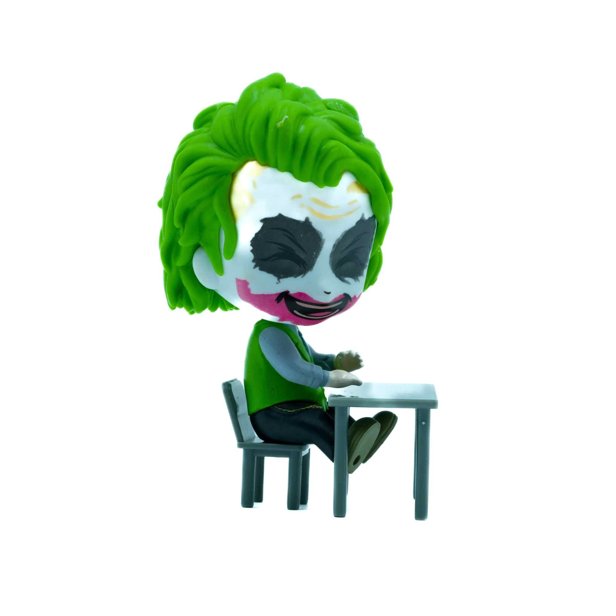 Joker Evil Laugh – Desk Pose Collectible Figure - Marvel DC