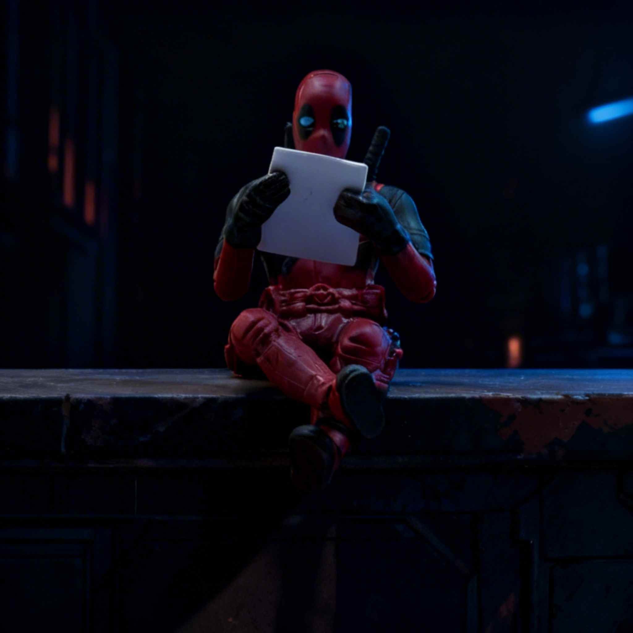 Marvel Deadpool Sitting Pose Chibi Figurine 1 Collectibles